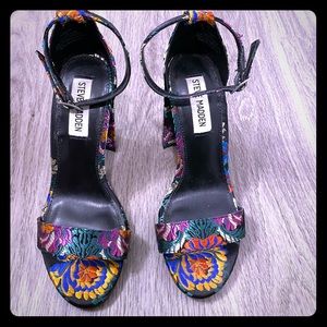 Steve Madden embroidered sandals